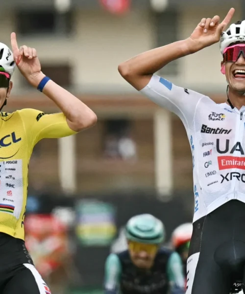 Pogacar vince il quinto Tour de France, Carapaz concede il bis sull’Alpe d’Huez
