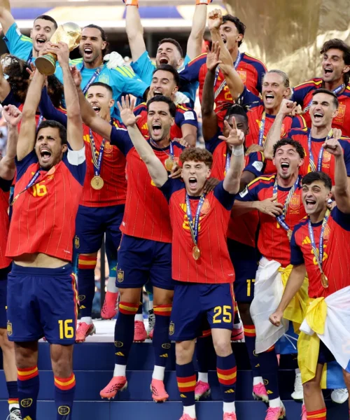 Mondiali 2026, Donald Trump riscrive a modo suo la consegna della coppa alla Spagna