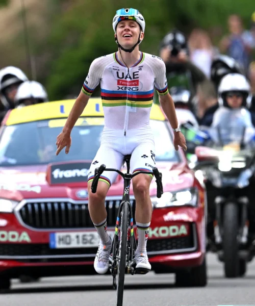 Tour de France, Tadej Pogacar torna a ruggire: vince la tappa con Aspin e Tourmalet e torna in giallo