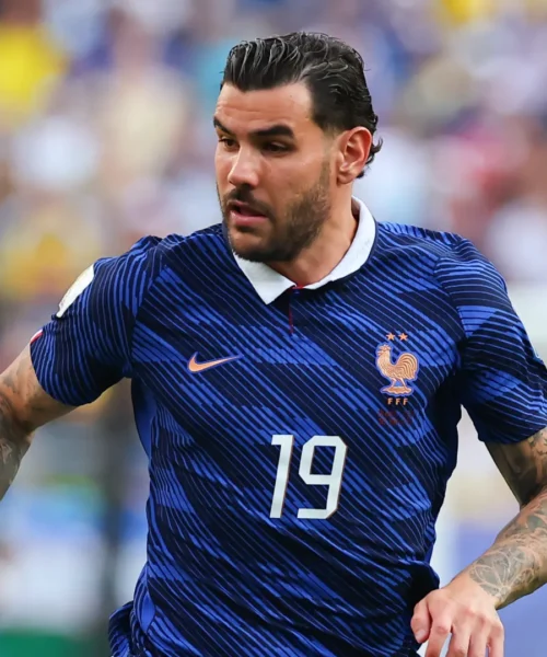 Mercato Juve: Theo Hernandez si offre ma serve un sacrificio. Trattativa avanzata per Suzuki