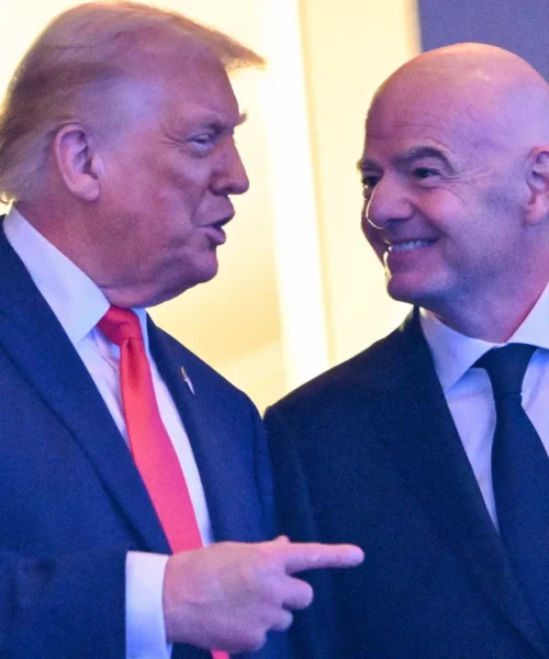 Mondiali 2026, Donald Trump e Gianni Infantino si toccano