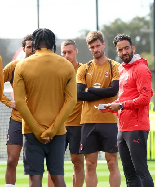 Mercato Milan: quattro cessioni immediate, Amorim ne boccia tanti altri. Nuovo caso Maignan