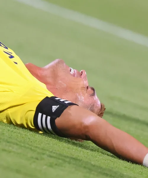 L’allenatore toglie Cristiano Ronaldo e l’Al-Nassr rimonta: scintille dopo la partita