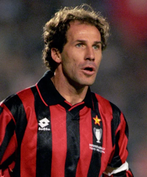 Vergogna a Milano: deturpato il murales di Franco Baresi davanti a Casa Milan