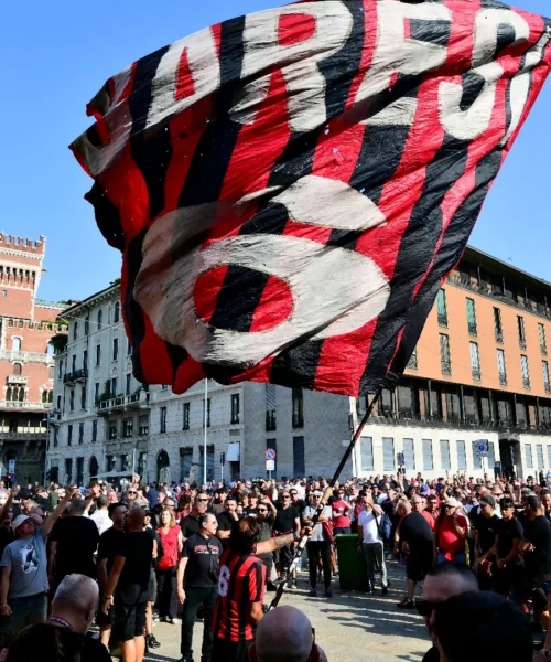 Maldini, Baggio, Van Basten e tanti altri: quanti campioni per rendere omaggio a Franco Baresi. Le immagini