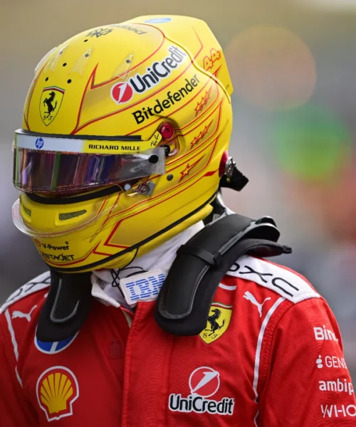 Lewis Hamilton si sfoga contro Leclerc e la Ferrari: “Mi è costato il podio”