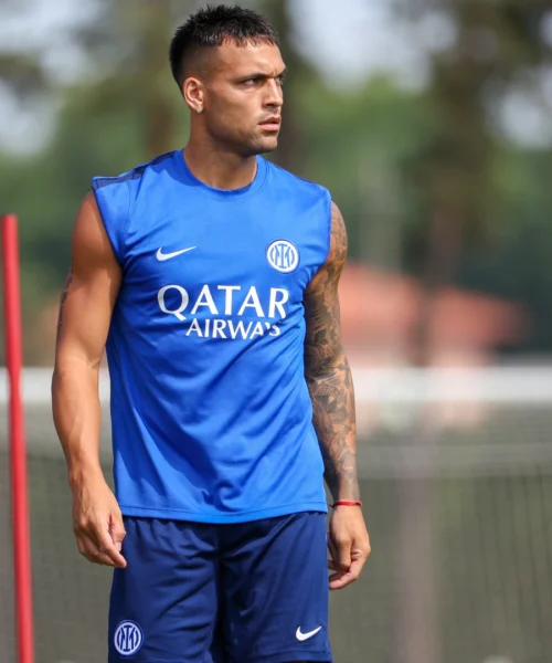 Mercato Inter, offerta clamorosa per Lautaro Martinez: tifosi increduli e arrabbiati
