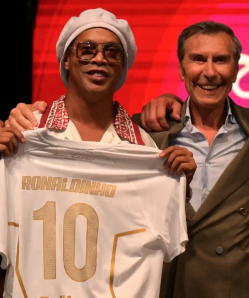 Ronaldinho si presenta e rivela i segreti del sì al Ravenna