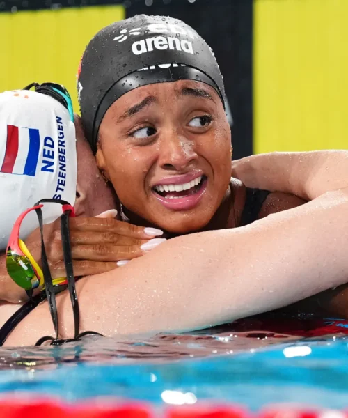 Europei nuoto: chi è Sara Curtis, la 19enne Azzurra che ha realizzato il record mondiale. Bronzo per Pilato e Ceccon