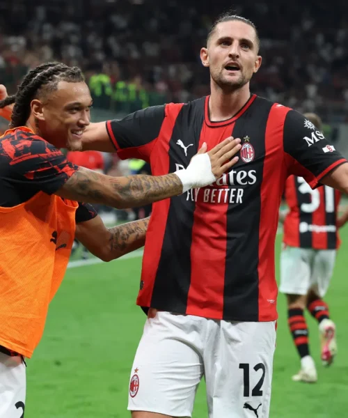 Il Milan incanta e vince con i big: 3-0 sul Lecce, vetta a -2