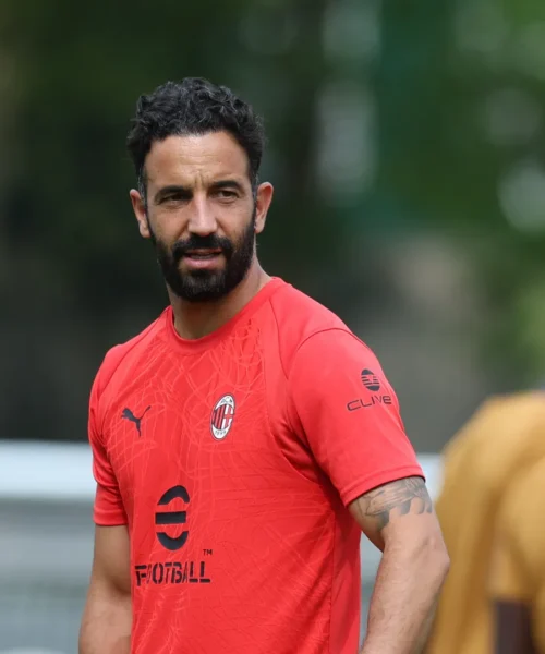 Mercato Milan, rossoneri bloccati: saltano due cessioni e niente ultimo colpo