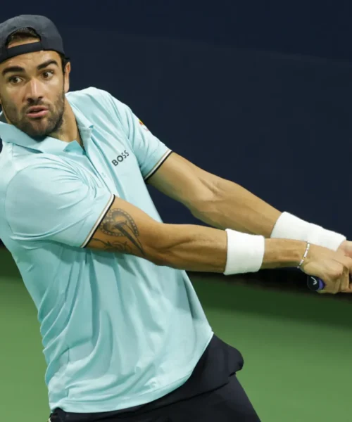 US Open: bene Alcaraz dopo lo spavento. Berrettini già fuori: “Non vedevo la palla”