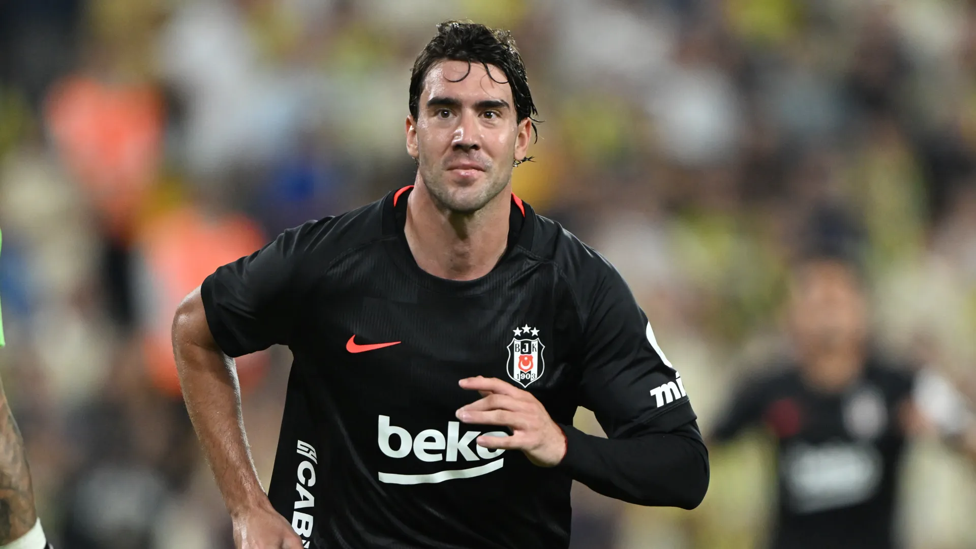 Dusan Vlahovic inarrestabile con “l’altra” maglia bianconera: quarto gol in 3 partite