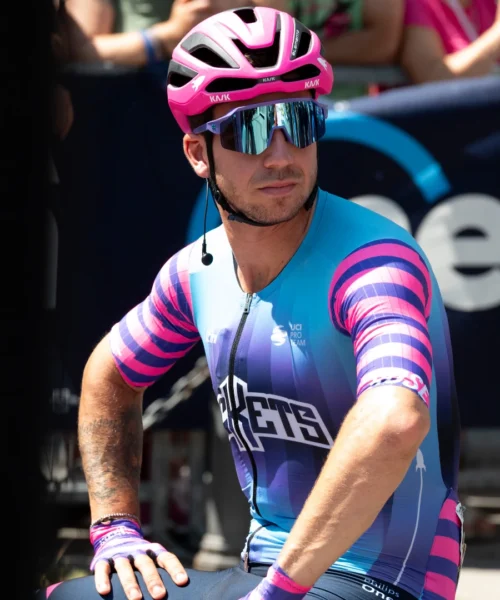 Paura per Dylan Groenewegen: incidente durante l’allenamento
