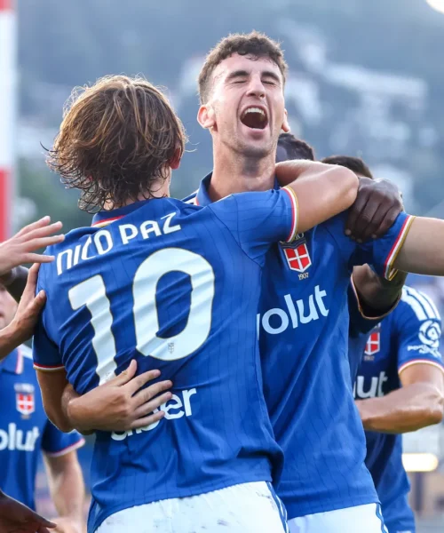 Alla prima di A al Sinigaglia il Como non dà scampo al Parma: 2-1