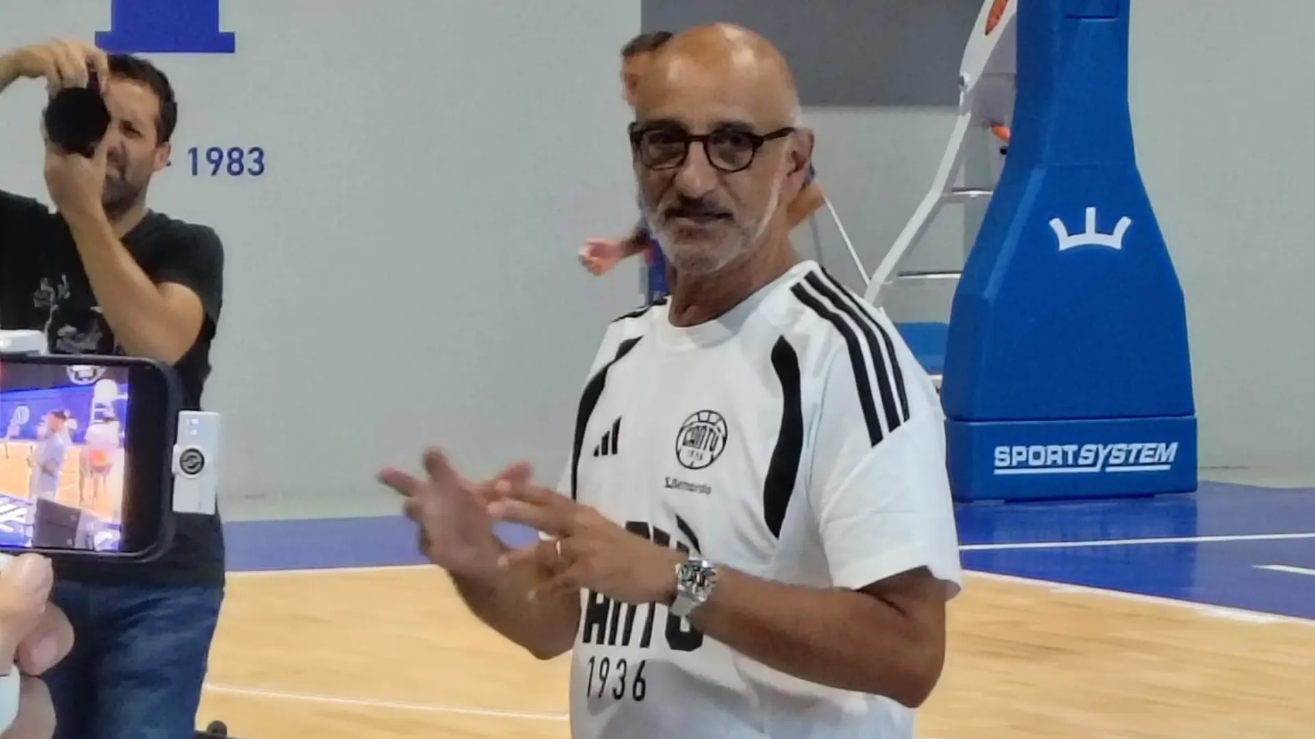 Frank Vitucci tira le orecchie ai suoi: “55 punti subiti in un tempo…”