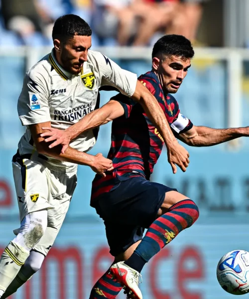 Serie A: il Frosinone sfiora la vittoria a Genova