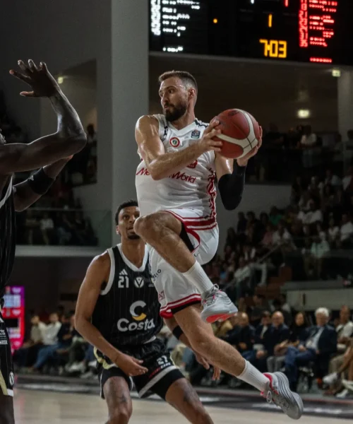 Chat GPT Plus annuncia il risultato (e il miglior marcatore) di Olimpia Milano-Virtus Bologna