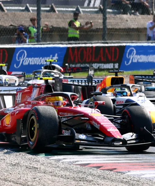 F1 GP Monza, scintille Hamilton-Leclerc: “Mi ha spinto fuori”. Poi Charles finisce a muro