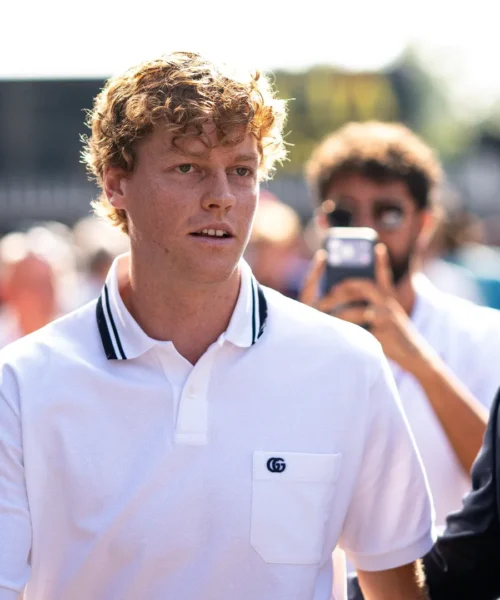 Jannik Sinner si conferma portafortuna nel giorno più bello di Kimi Antonelli