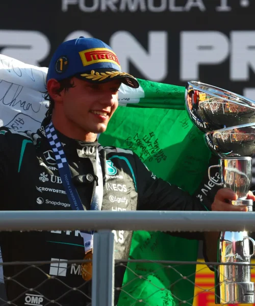 Kimi Antonelli: “Mi sono detto: ‘Questa la devo vincere'”. Toto Wolff “senza parole”