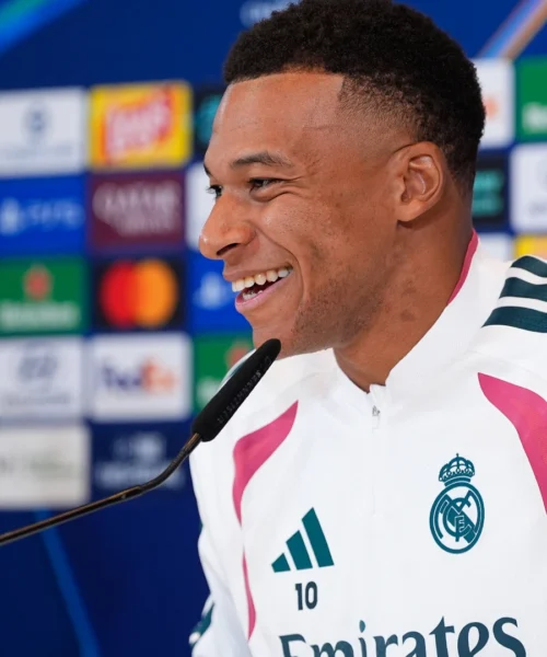 Kylian Mbappé strizza l’occhio al Milan, i tifosi si scatenano