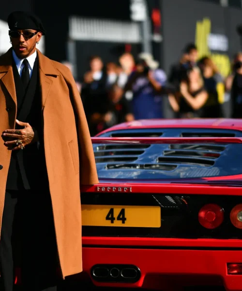 Lewis Hamilton, colpo di genio ad alte temperature: look invernale per stupire tutti