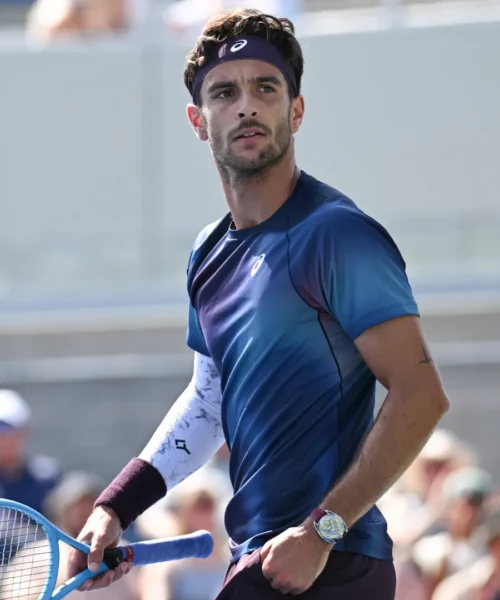 US Open, Lorenzo Musetti cede al caldo e a Dane Sweeny: al secondo turno è già out