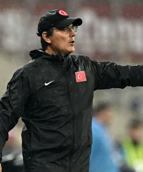 Bufera su Montella, preoccupanti cori turchi prima dell’intervallo