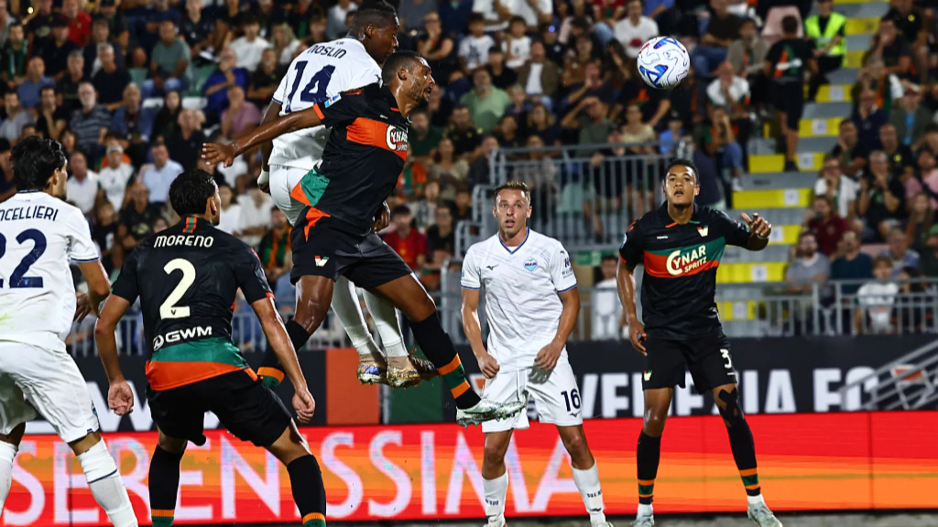 Lazio corsara e in vetta con Inter e Roma, Venezia ko e ancora a zero