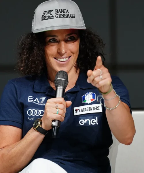 Federica Brignone, la foto della serata con altre tre Azzurre fa impazzire il web