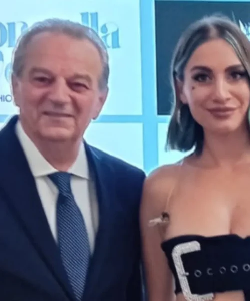 Antonio Faravelli fa incetta di ringraziamenti e si fa immortalare con la GF Vip