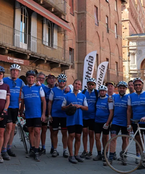 Sulle strade bianche il bel messaggio del Team SuperEroica di Allianz