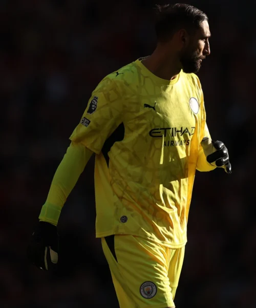 Gianluigi Donnarumma, scintille con i tifosi avversari: il video spopola sul web
