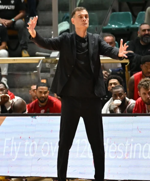 Virtus-Olympiacos si decide sulla sirena: Bartzokas non nasconde la sua irritazione