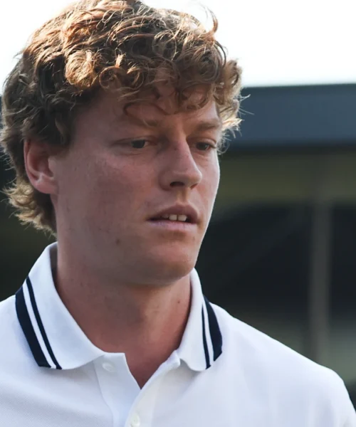 Jannik Sinner, nuovo doloroso annuncio: il campione azzurro non usa giri di parole