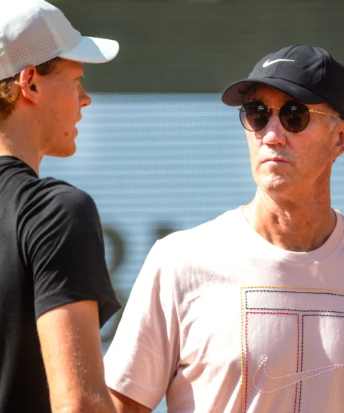 Jannik Sinner-Darren Cahill, il futuro resta un rebus: l’autocandidato successore torna alla carica