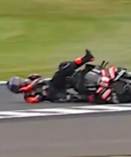 Aprilia choc, brutto infortunio per Jorge Martin nel trionfale sabato di Marc Marquez