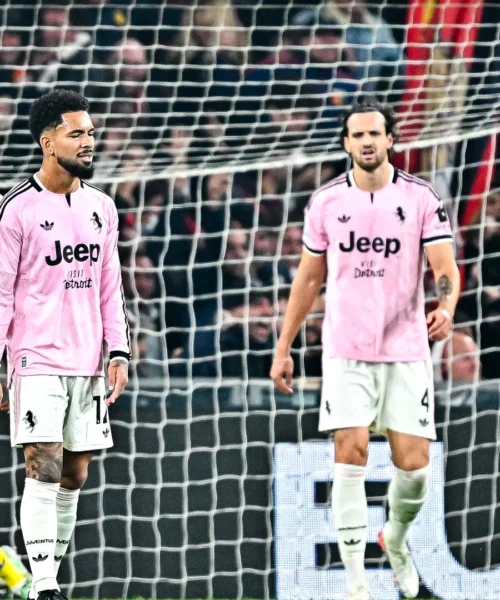 La Juventus affonda a Marassi, il Napoli dilaga a Monza. La classifica di Serie A