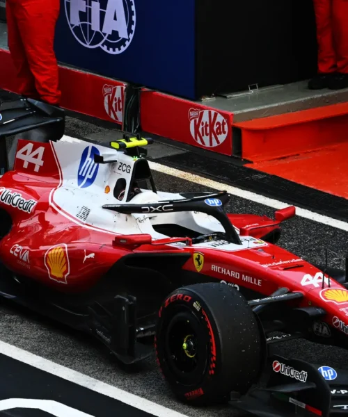 Ferrari, Hamilton e Leclerc accusano il muretto. Vasseur si difende