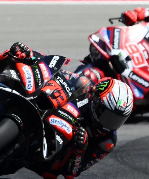 Marc Marquez nella morsa delle Aprilia, Marco Bezzecchi capofila e un canguro in pista: succede di tutto a Phillip Island