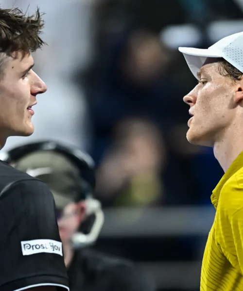 Jakub Mensik senza peli sulla lingua su Jannik Sinner