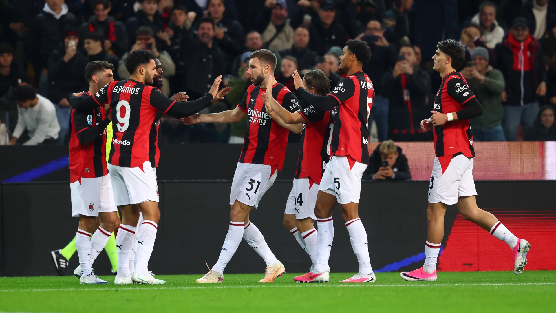 Il Milan passeggia a Udine e aggancia la Roma