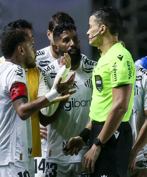 Neymar, ma cosa combini? Aggredisce l’avversario e poi lo insulta sui social