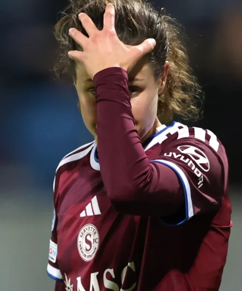 Champions League donne: l’autogol imbarazzante (guarda il video) scatena ironia e cattiveria