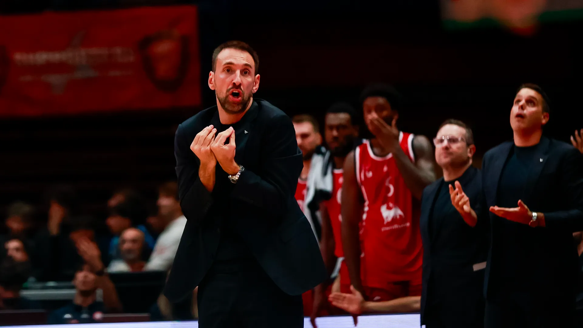 Olimpia, non basta il finale d’orgoglio: Dubai sbanca il Forum. Poeta: “Se perdi la concentrazione…”