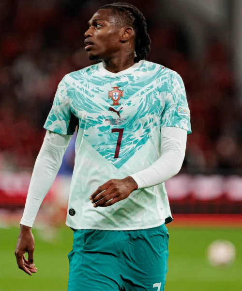 Rafael Leao e il peso della ‘7’ di Cristiano Ronaldo: appassionati divisi sulla prestazione dell’ex Milan