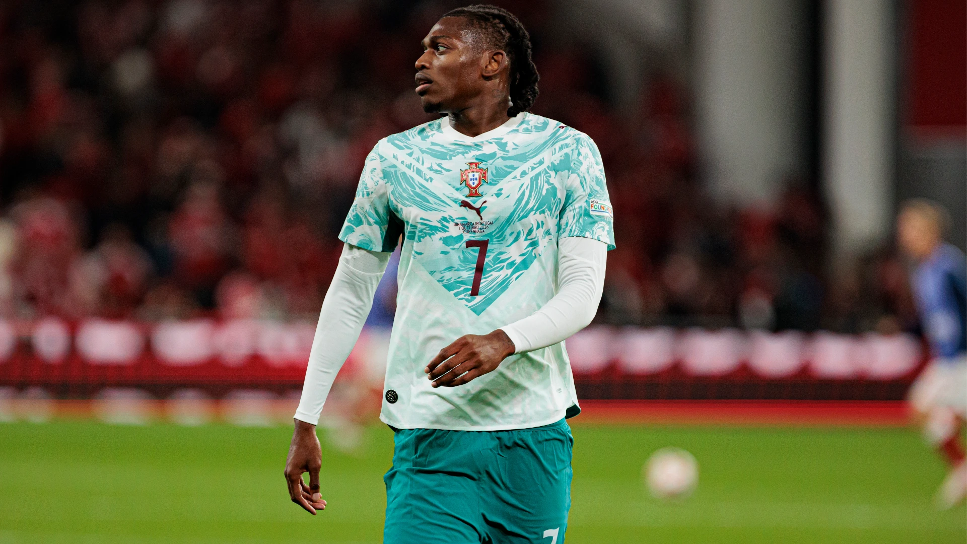 Rafael Leao e il peso della ‘7’ di Cristiano Ronaldo: appassionati divisi sulla prestazione dell’ex Milan