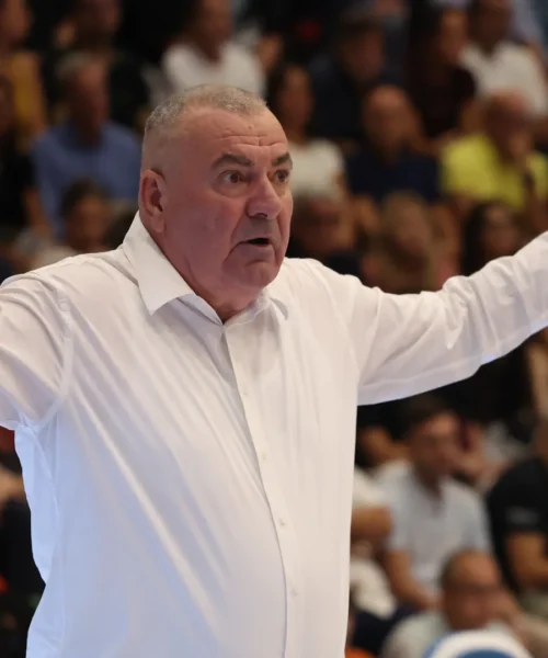 Napoli domina, coach Repesa guarda già oltre