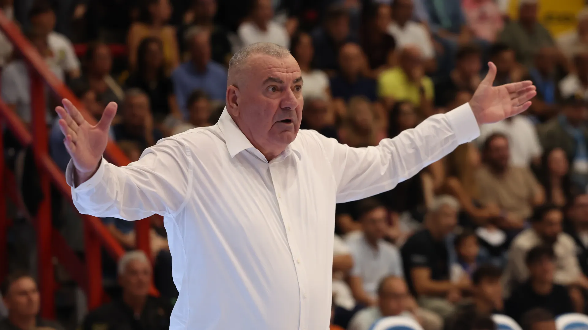 Napoli domina, coach Repesa guarda già oltre